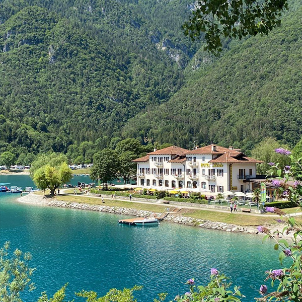 Hotel Lido sulle sponde del lago di Ledro