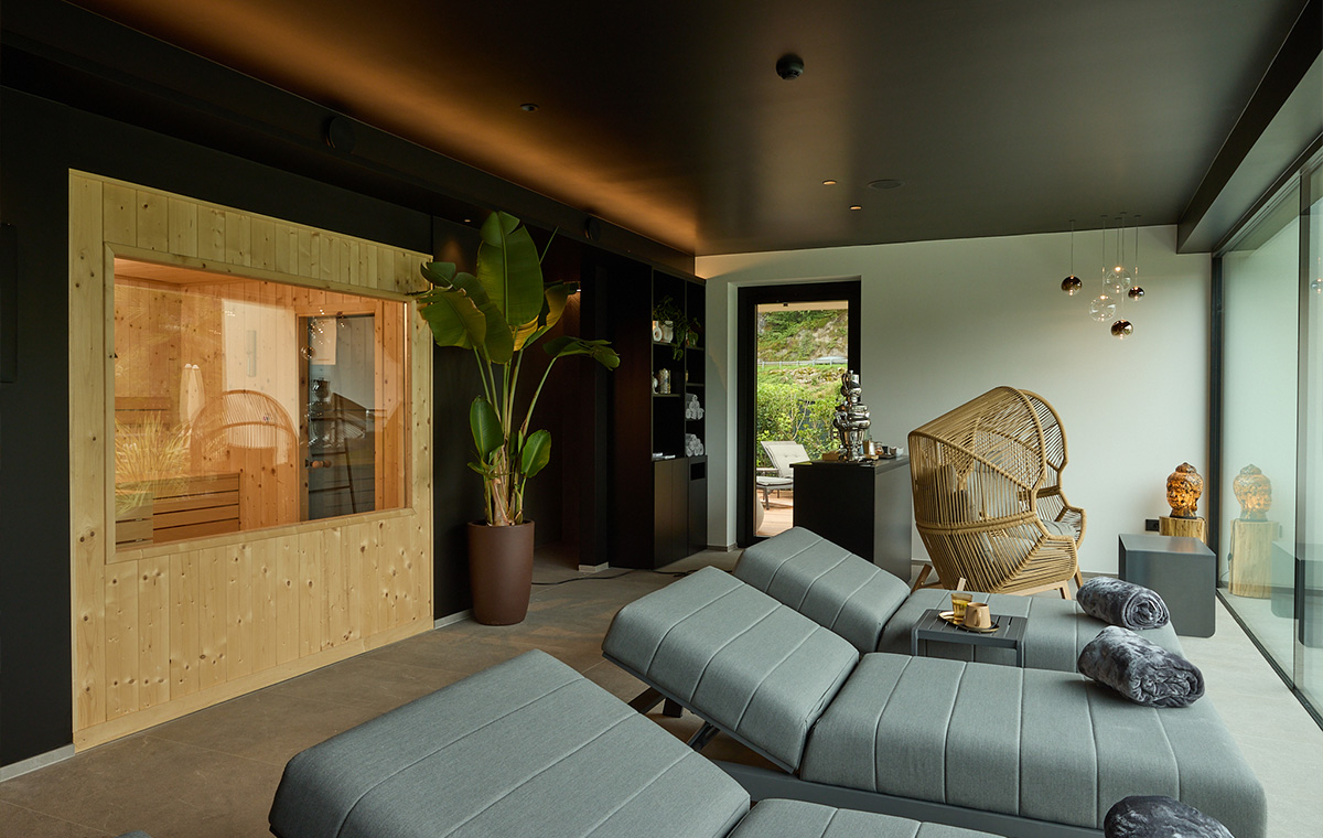 Hotel Lido on the shores of Lake Ledro